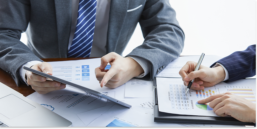 businessmen-elegant-suits-business-meeting-discussing-new-project-office 1